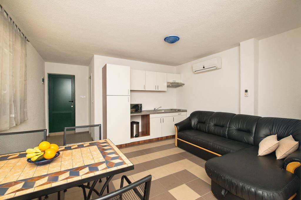 Apartment Afrika Makarska Exterior photo